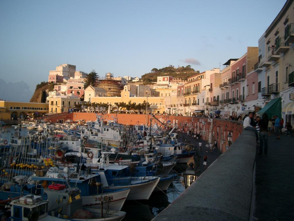 Clorinda - Immobilevante Ponza Camera foto